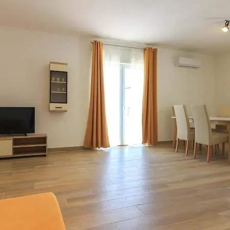 New Seve Ii With Pool, Near The Town Center, 3km From The Villa Pula