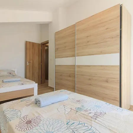 New Seve Ii With Pool, Near The Town Center, 3km From The Villa